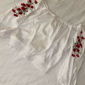 WHITE FLORAL OFF THE SHOULDER CROP TOP🌹